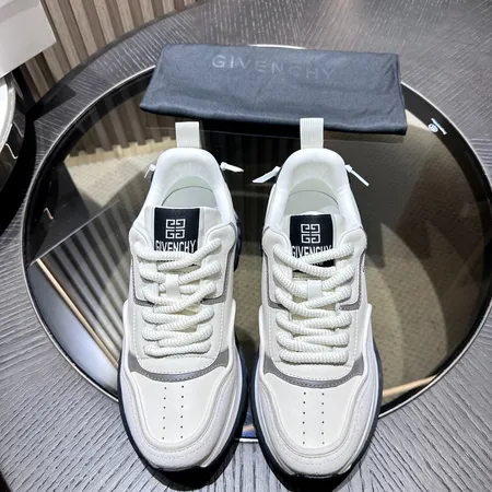 ジバンシィ スニーカー