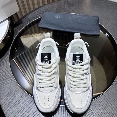 ジバンシィ スニーカー