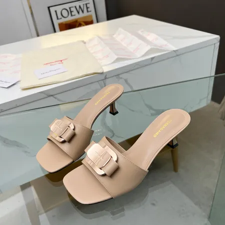 フェラガモ サンダル