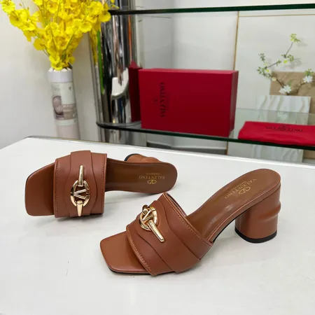 ヴァレンティノ サンダル