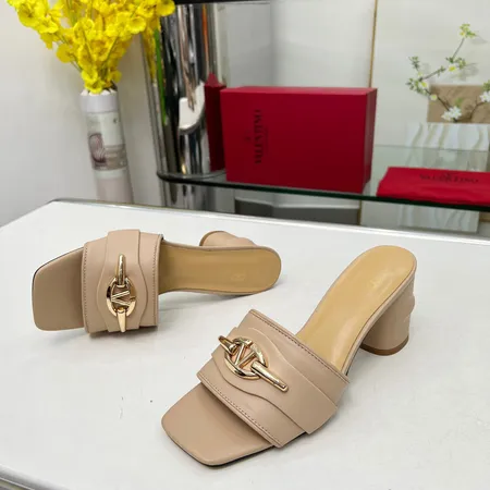 ヴァレンティノ サンダル