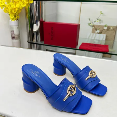 ヴァレンティノ サンダル