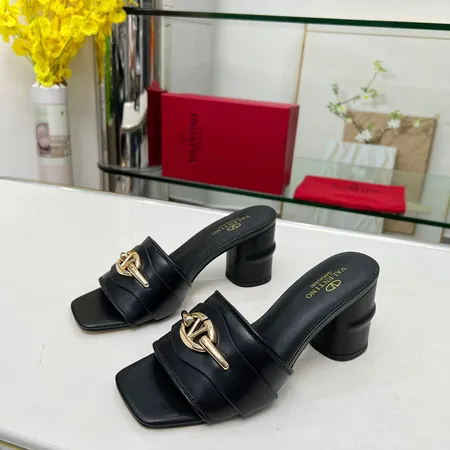 ヴァレンティノ サンダル