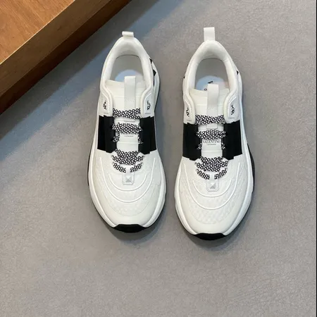 ヴァレンティノ スニーカー