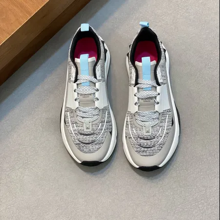 ヴァレンティノ スニーカー