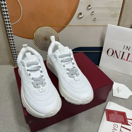 ヴァレンティノ スニーカー