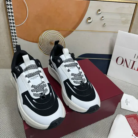 ヴァレンティノ スニーカー