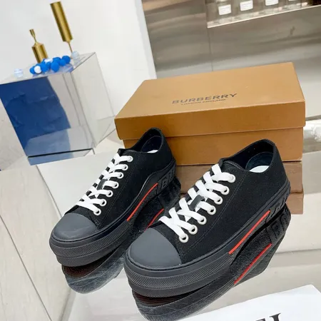 バーバリー ス カジュアルシューズ