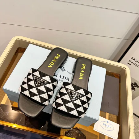 プラダ スリッパ