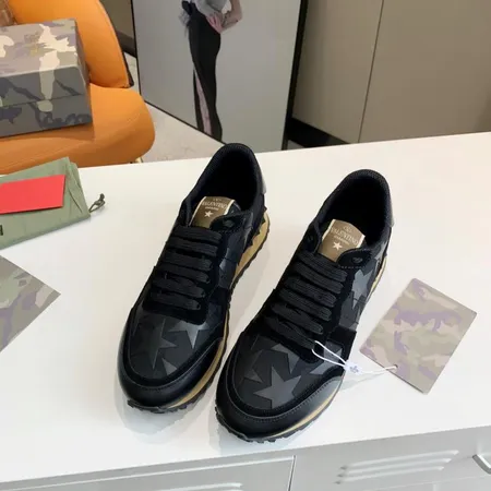 ヴァレンティノ スニーカー