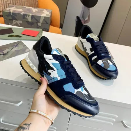 ヴァレンティノ スニーカー