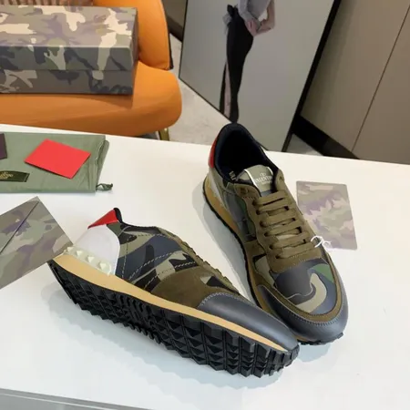 ヴァレンティノ スニーカー