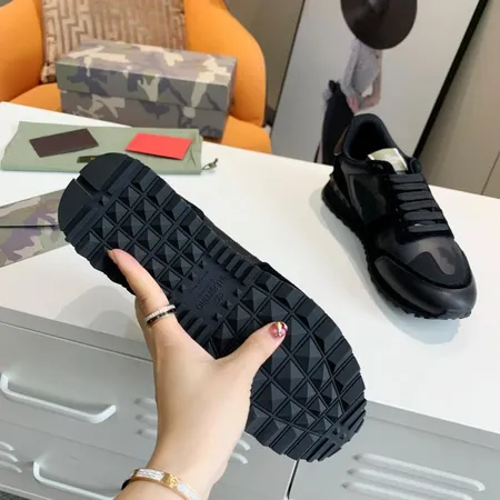 ヴァレンティノ スニーカー