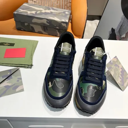 ヴァレンティノ スニーカー