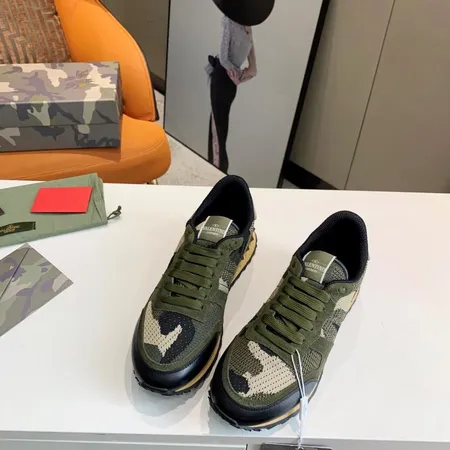 ヴァレンティノ スニーカー