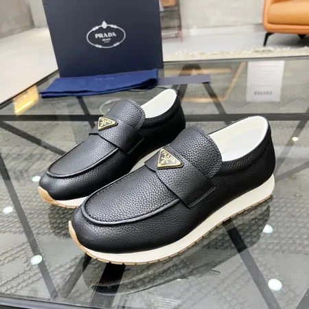 プラダ スニーカー