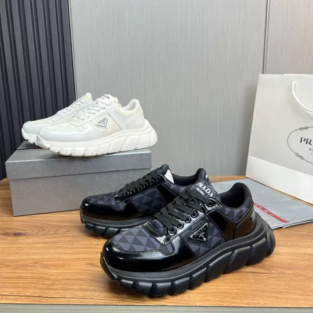 プラダ スニーカー