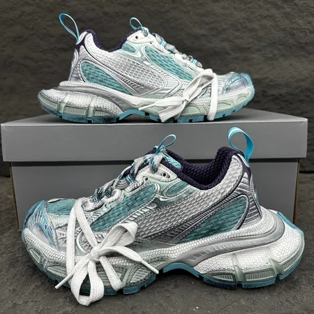 バレンシアガ スニーカー