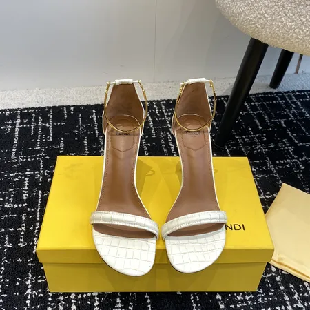 フェンディ サンダル