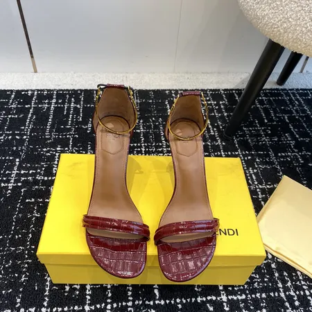 フェンディ サンダル