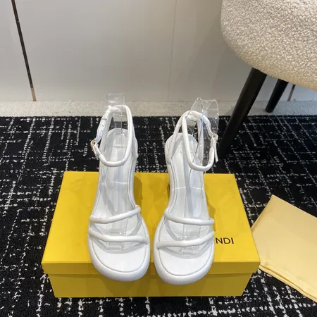 フェンディ サンダル