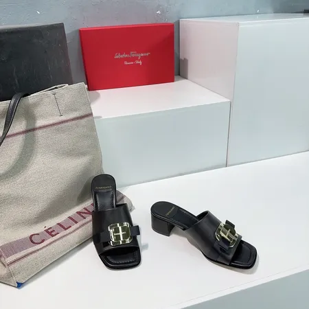 フェラガモ スリッパ