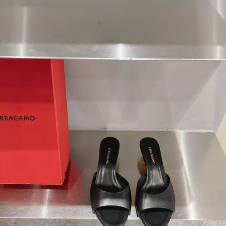 フェラガモ サンダル