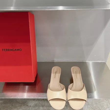 フェラガモ サンダル