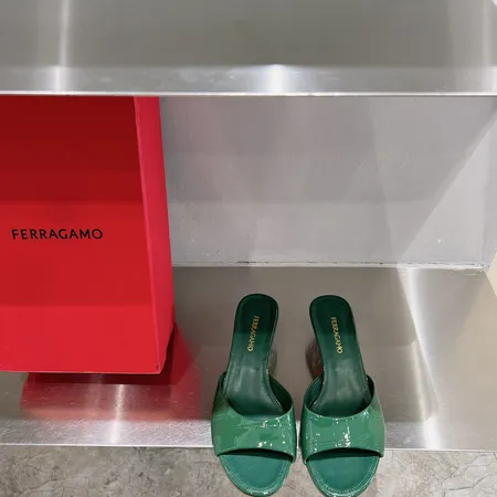 フェラガモ サンダル