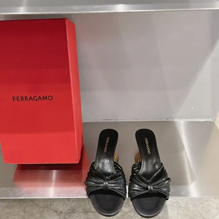 フェラガモ サンダル