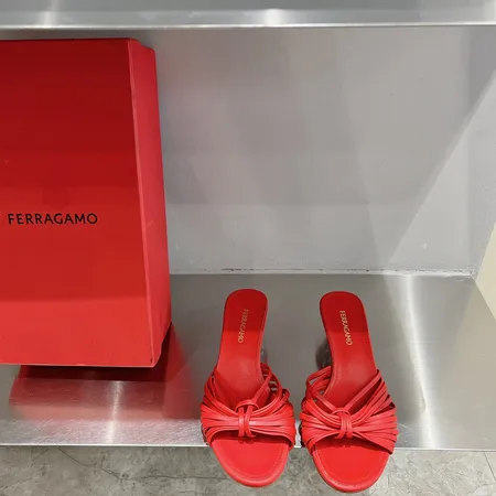 フェラガモ サンダル