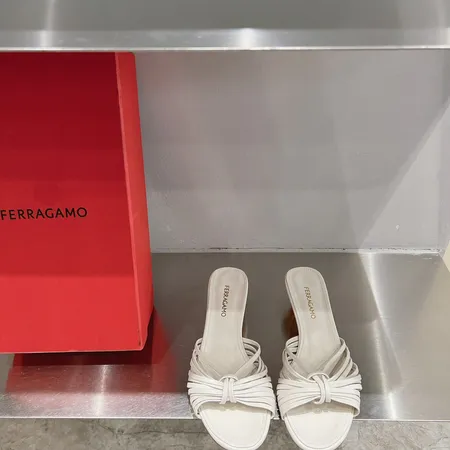 フェラガモ サンダル