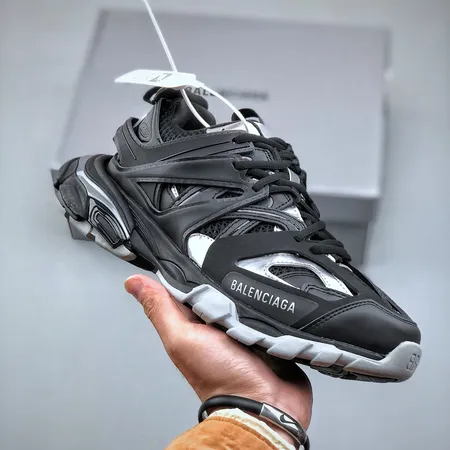 バレンシアガ スニーカー