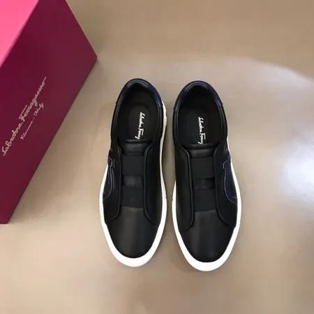 フェラガモ カジュアルシューズ