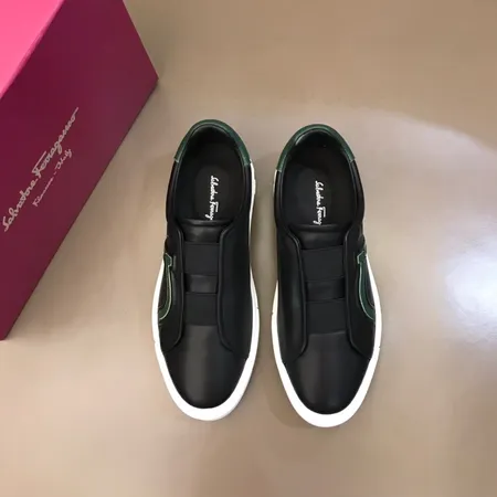 フェラガモ カジュアルシューズ