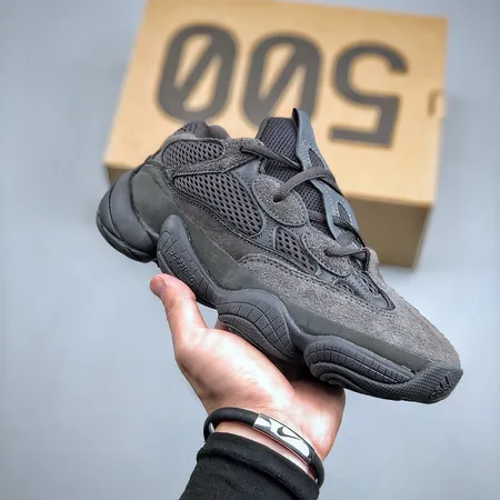 アディダス スニーカー