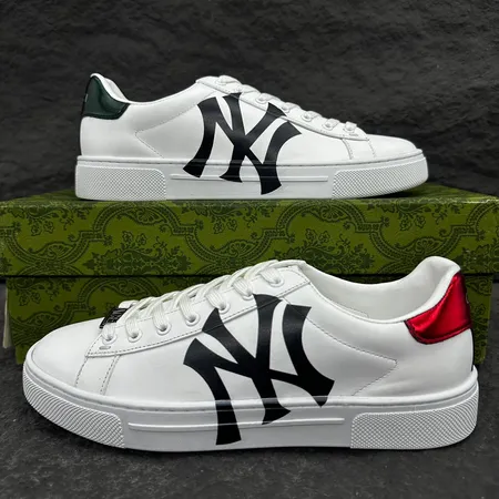 グッチ カジュアルシューズ