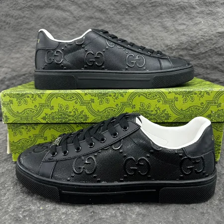 グッチ カジュアルシューズ