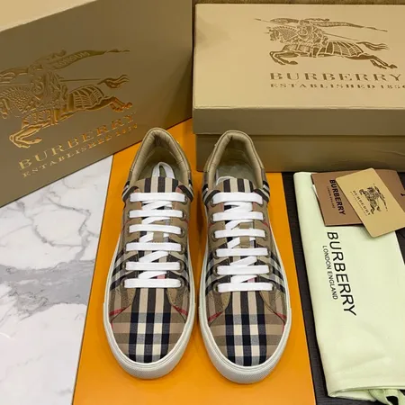 バーバリー ス スニーカー