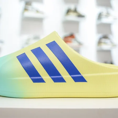 アディダス スリッパ