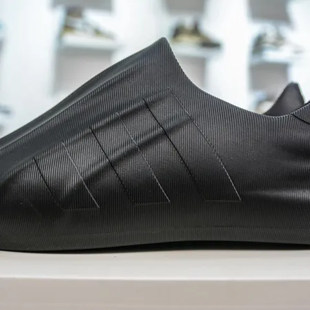 アディダス カジュアルシューズ