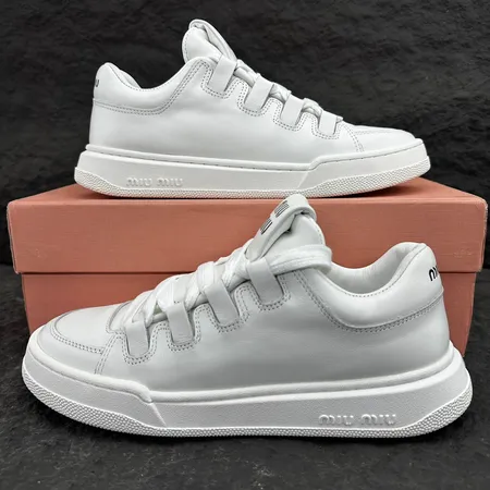 ミュウミュウ カジュアルシューズ