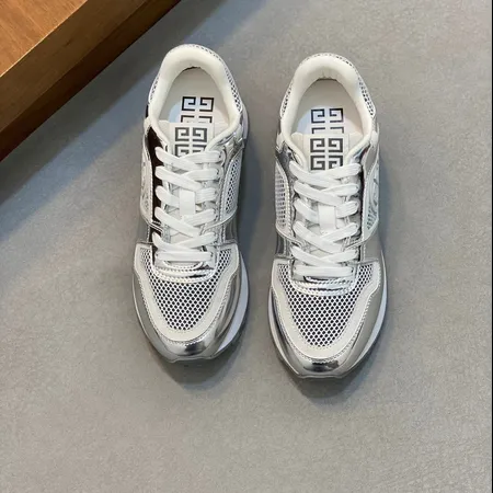 ジバンシィ スニーカー