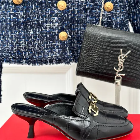 フェラガモ スリッパ