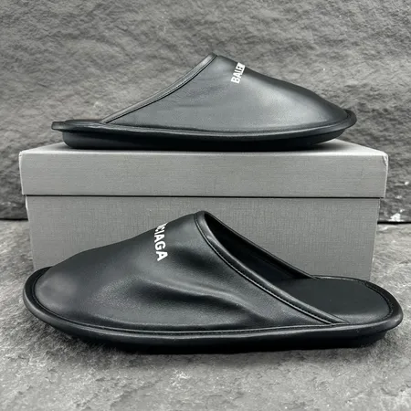 バレンシアガ スリッパ