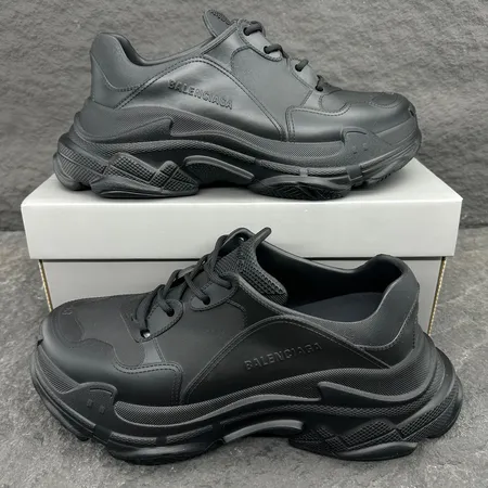 バレンシアガ スニーカー