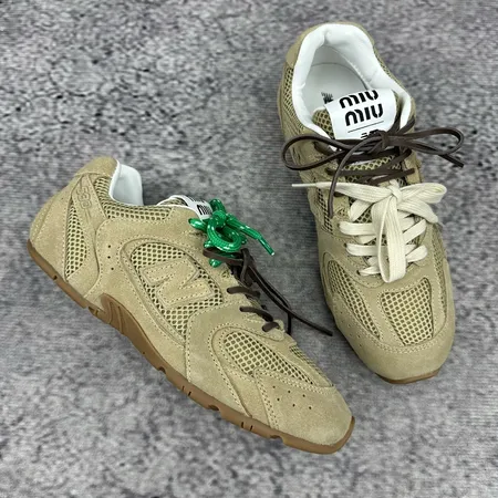 ミュウミュウ スニーカー