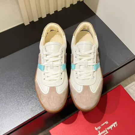 フェラガモ カジュアルシューズ