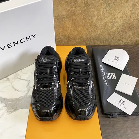 ジバンシィ スニーカー