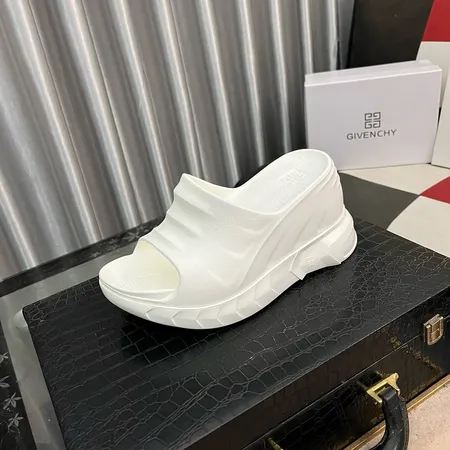 ジバンシィ スリッパ